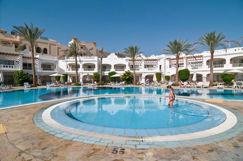 Continental Plaza Beach Resort + FREE TRANSFERS Continental Plaza Beach Resort + FREE TRANSFERS